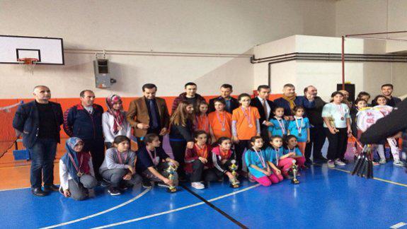 Pınarbaşı Ortaokulu Badminton da İl İkincisi Oldu