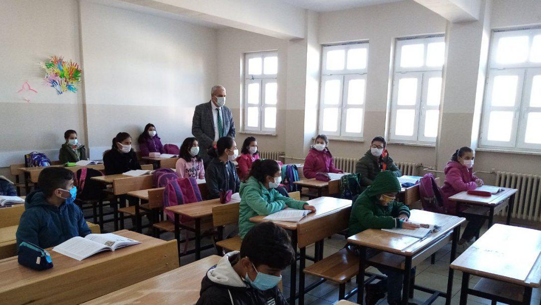İlçe Milli Eğitim Müdürümüz Resul ACAR Şehit Mesut Çelik Ortaokulunu Ziyaret Etti