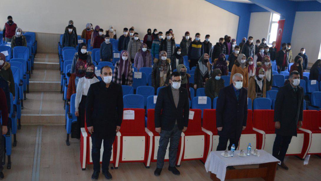 Şehit Şeyho Şişman Anadolu Lisesi Tarafından İstiklal Marşı ve Mehmet Akif Ersoy Konulu Program Düzenlendi
