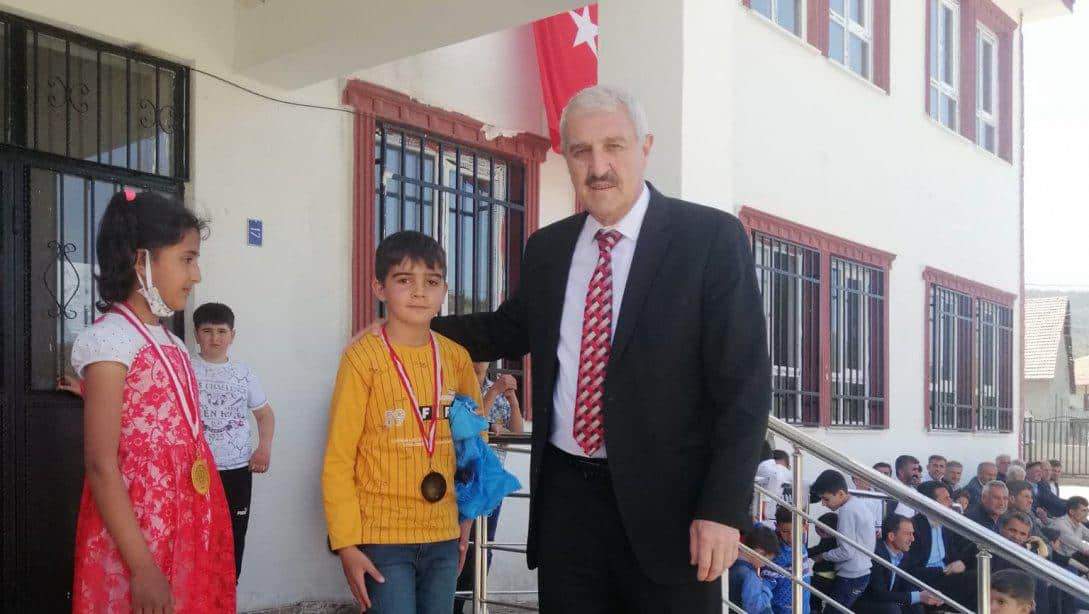 İlçe Milli Eğitim Müdürümüz Resul ACAR Yeşiltepe İlk/Ortaokulunun Düzenlediği 23 Nisan Etkinliklerinde