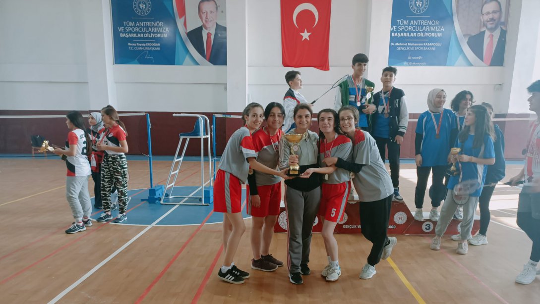 Pınarbaşı Çok Programlı Anadolu Lisesi Badminton da İl Birincisi Oldu